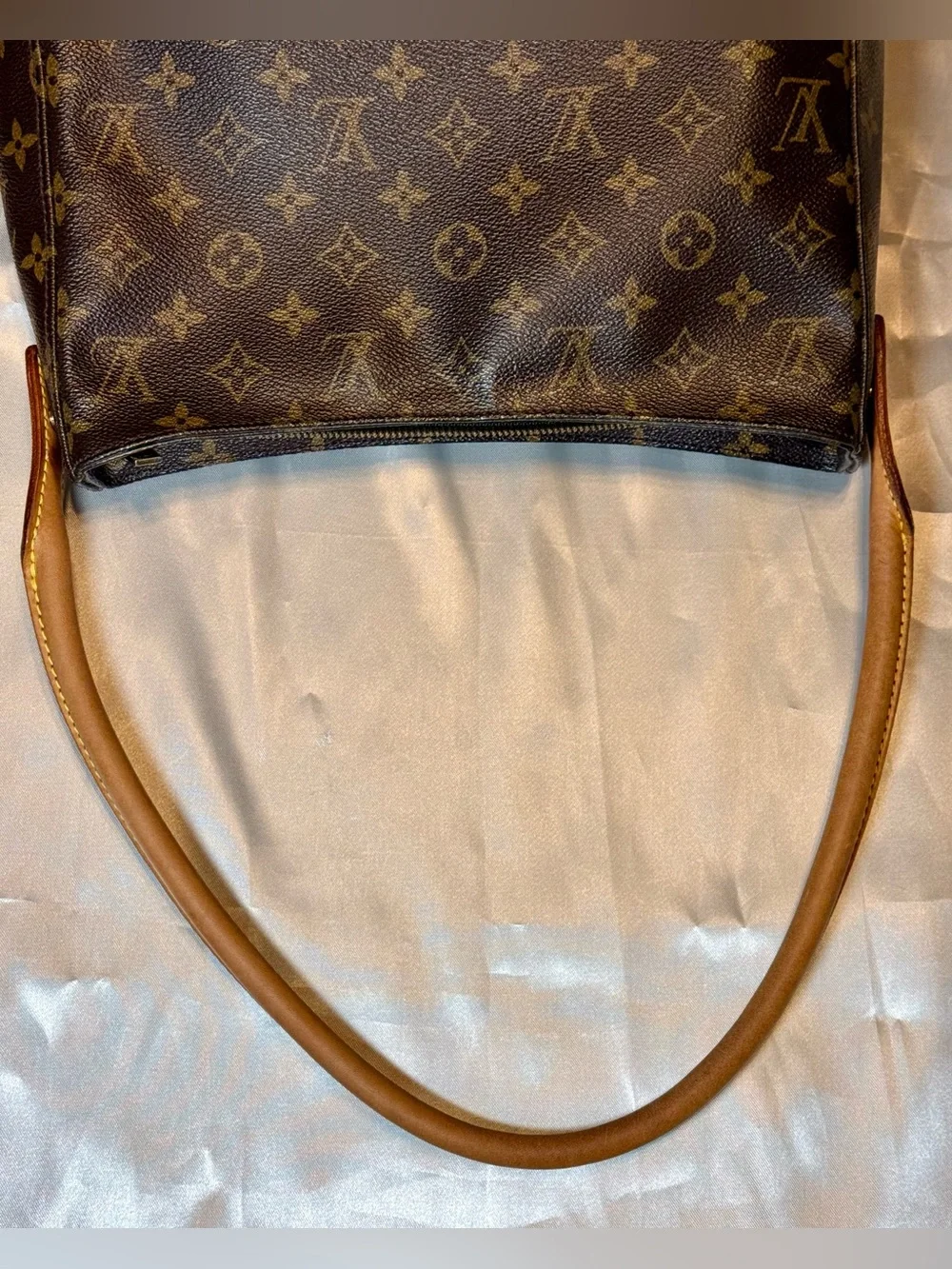 Louis Vuitton Looping MM – Monogram Canvas – Authenticated with LV Dustbag - Picture 7 of 15